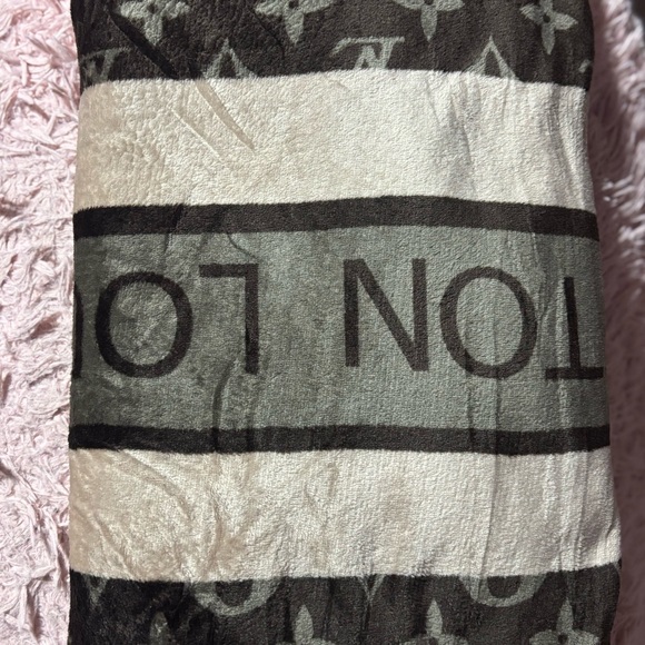 Vibrant Jungle Print Towel Set - Picture 2 of 2